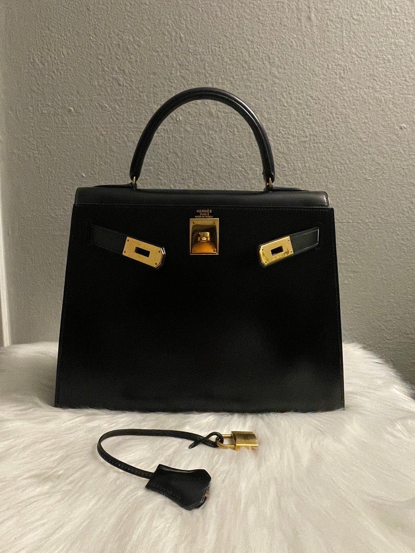 Kelly 28 Sellier Noir Box Calf GHW