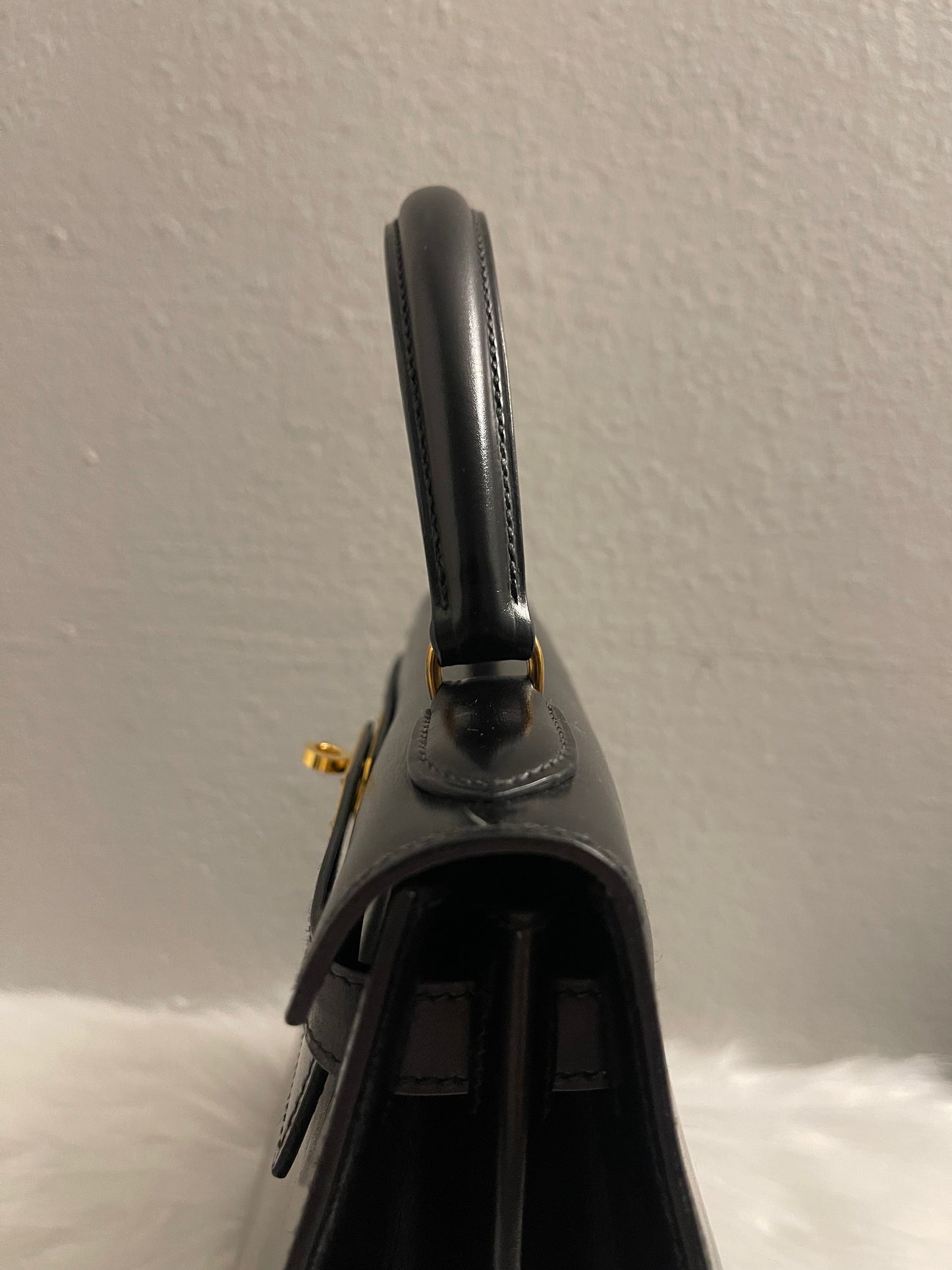 Kelly 28 Sellier Noir Box Calf GHW