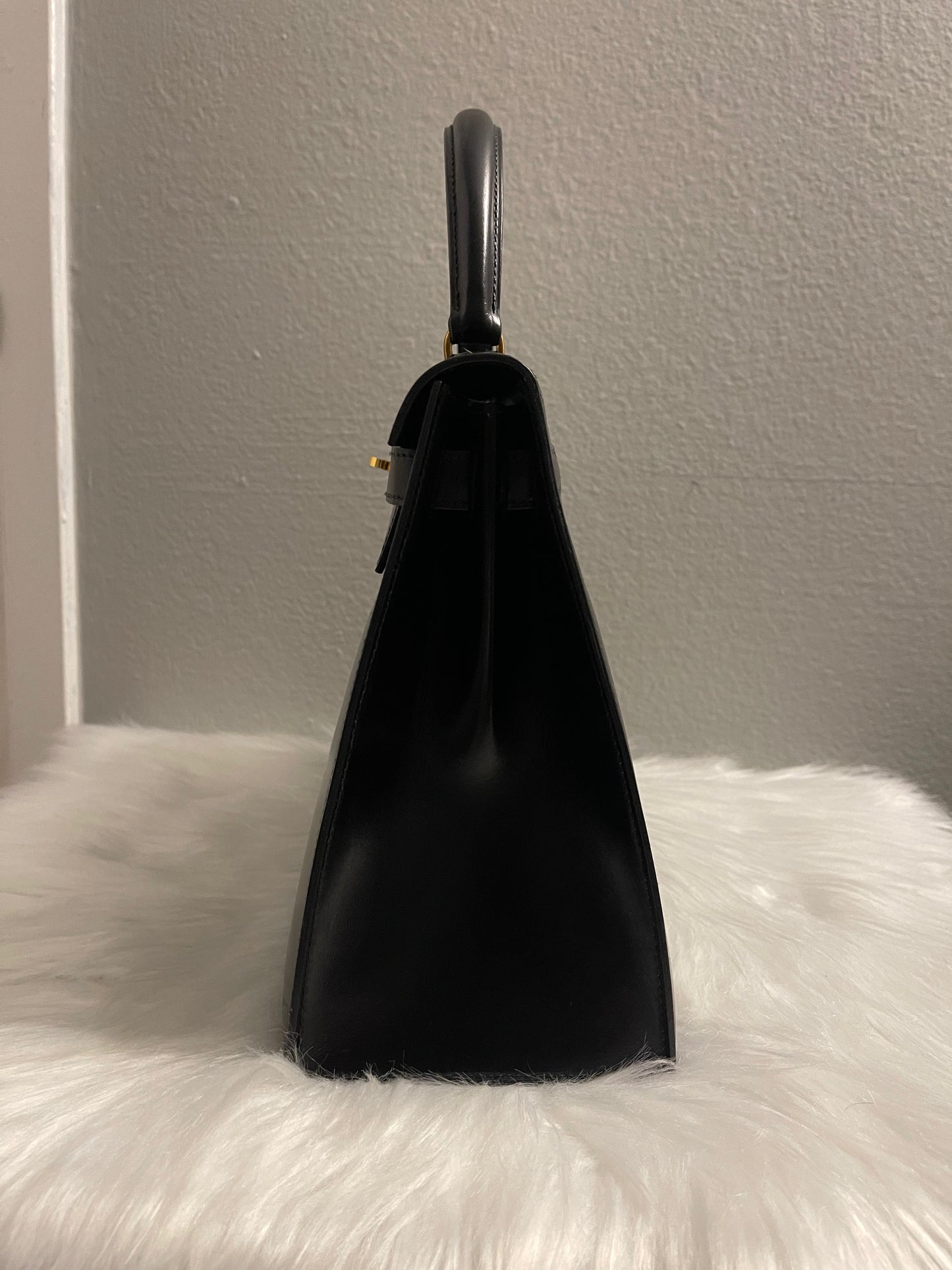 Kelly 28 Sellier Noir Box Calf GHW