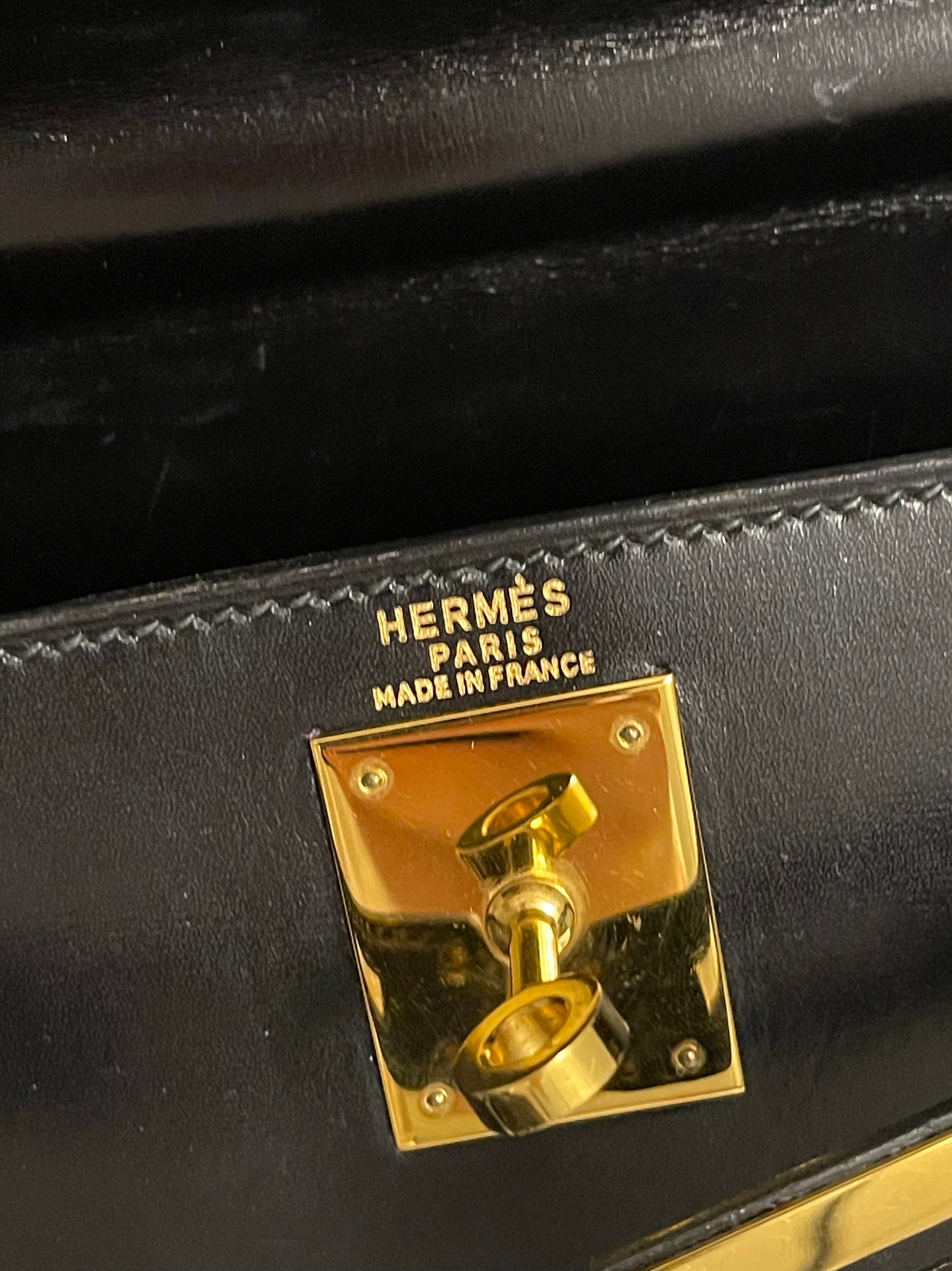 Kelly 28 Sellier Noir Box Calf GHW