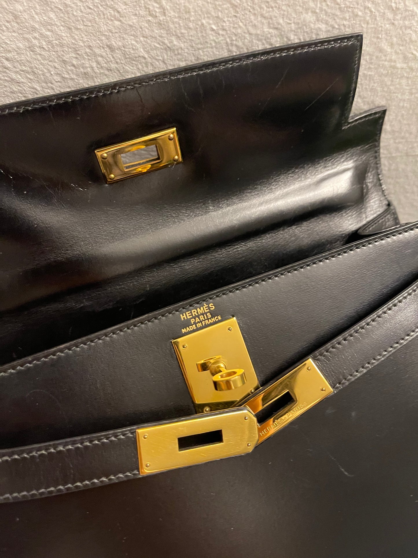 Kelly 28 Sellier Noir Box Calf GHW